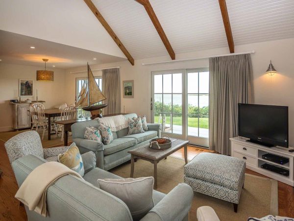 Cape Cod Home 994553