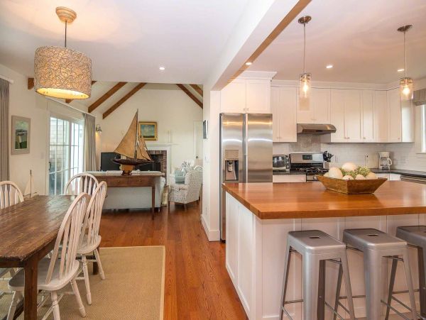 Cape Cod Home 994553