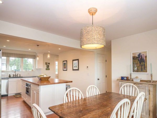 Cape Cod Home 994553