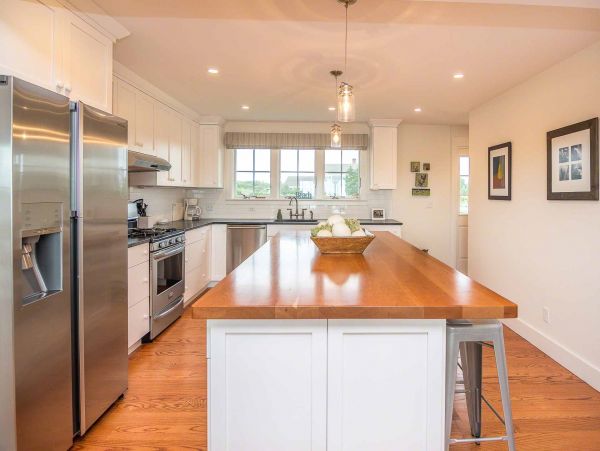 Cape Cod Home 994553