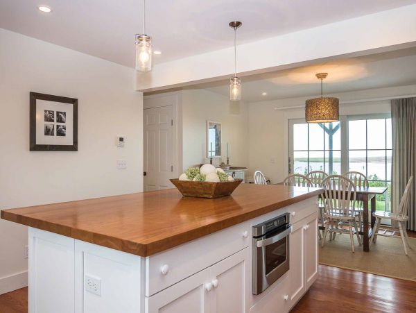 Cape Cod Home 994553