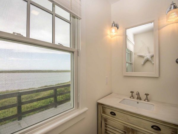 Cape Cod Home 994553