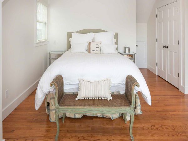 Cape Cod Home 994553