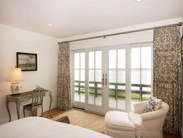 Cape Cod Home 994553