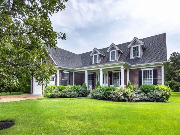 Cape Cod Home 994554