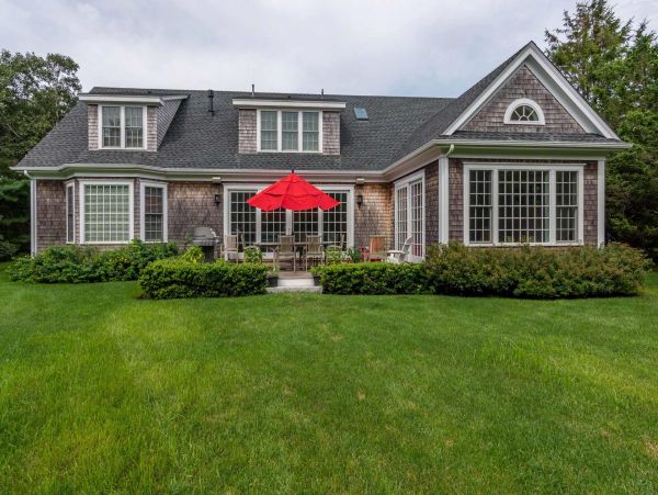Cape Cod Home 994554