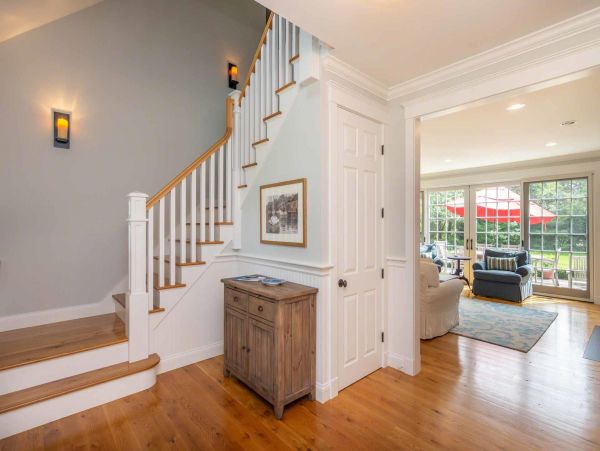 Cape Cod Home 994554