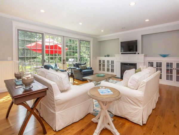 Cape Cod Home 994554