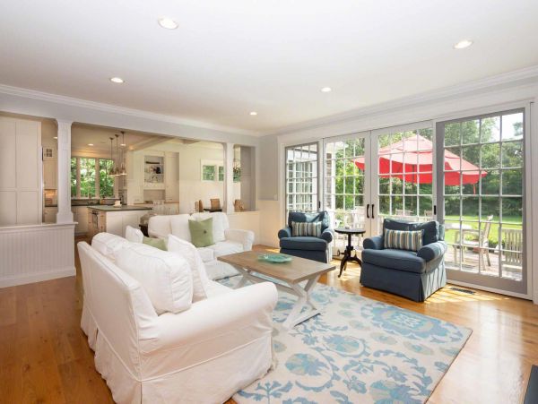 Cape Cod Home 994554