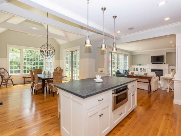 Cape Cod Home 994554