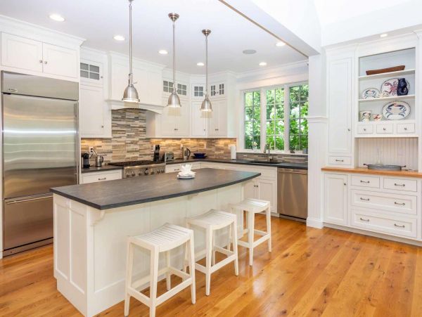 Cape Cod Home 994554