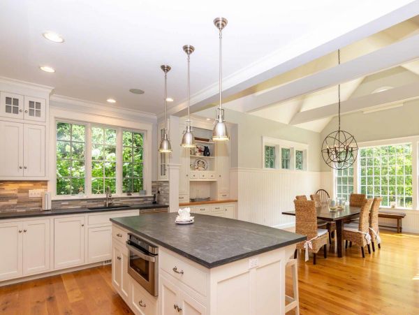 Cape Cod Home 994554