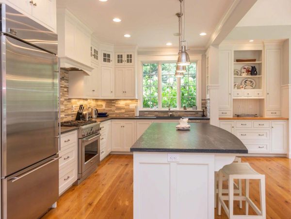 Cape Cod Home 994554