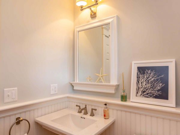 Cape Cod Home 994554