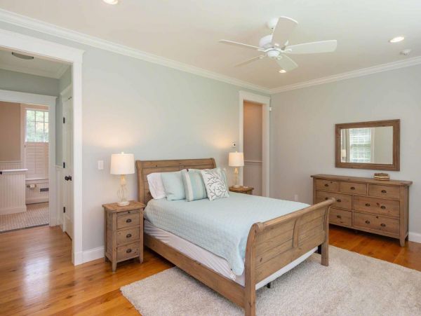 Cape Cod Home 994554