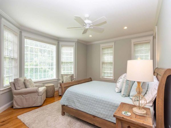 Cape Cod Home 994554