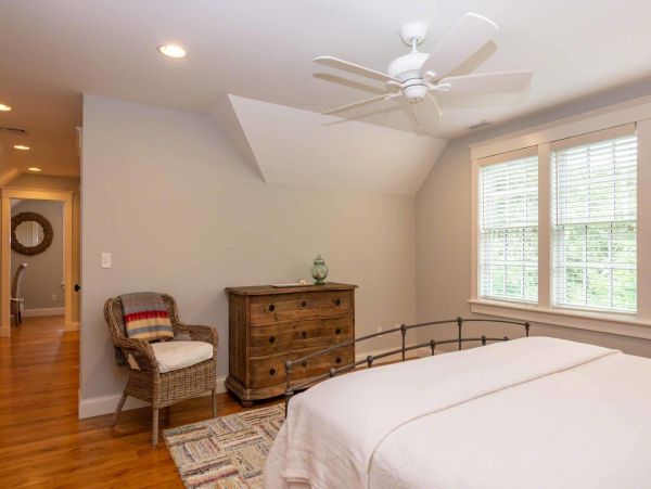 Cape Cod Home 994554