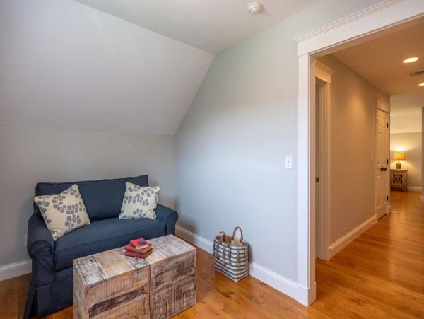Cape Cod Home 994554