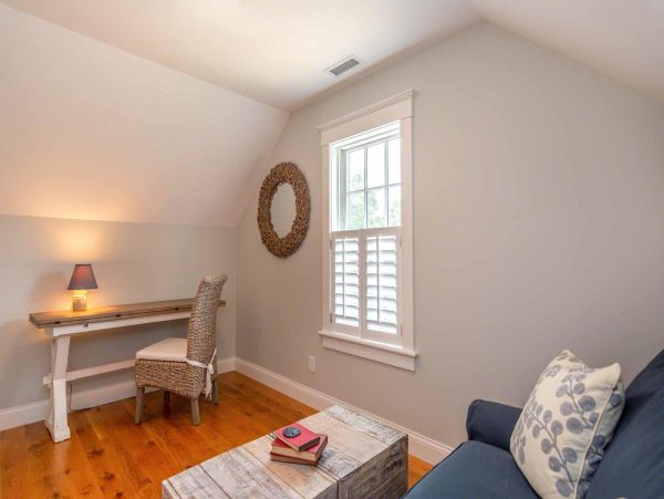 Cape Cod Home 994554