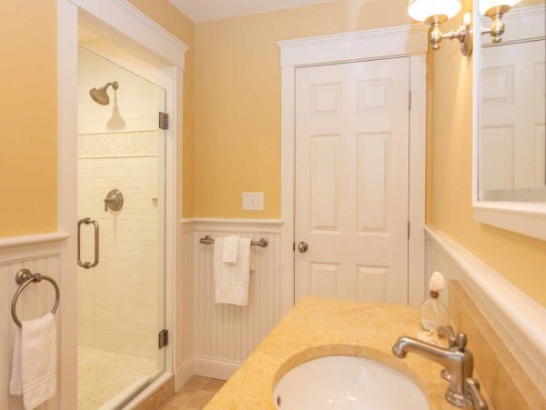 Cape Cod Home 994554
