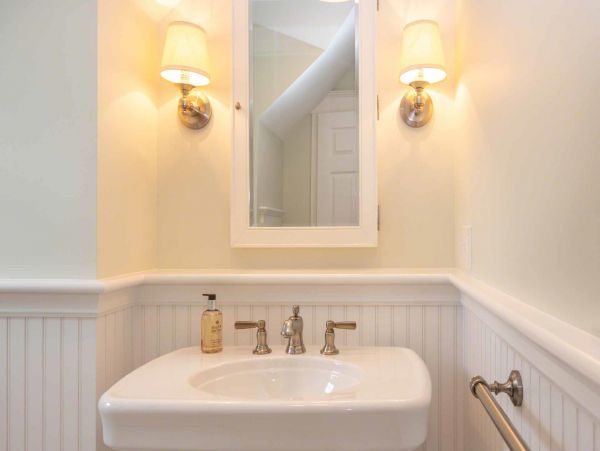 Cape Cod Home 994554