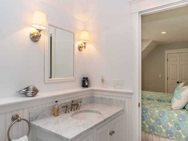 Cape Cod Home 994554