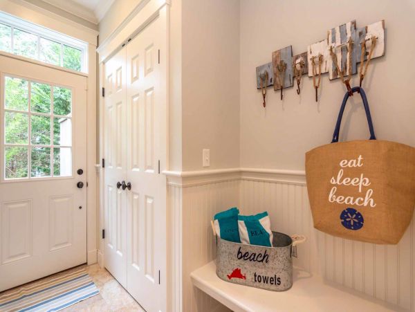 Cape Cod Home 994554