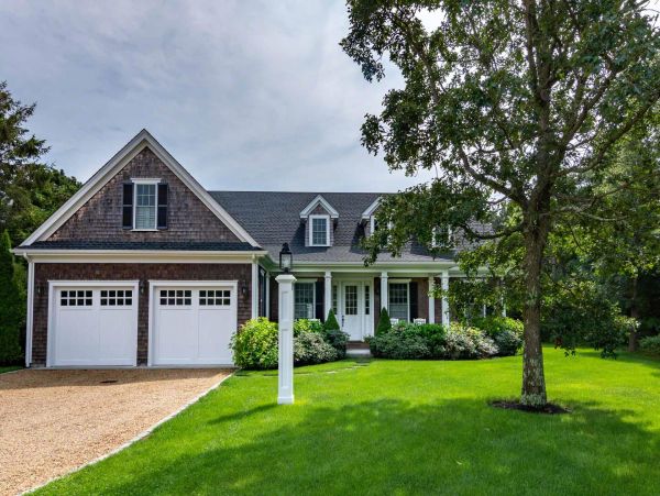 Cape Cod Home 994554