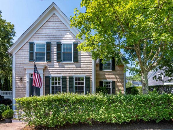Cape Cod Home 994555