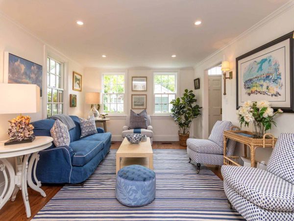 Cape Cod Home 994555