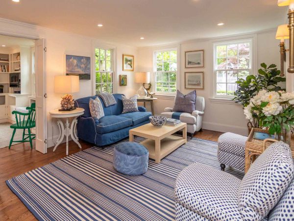 Cape Cod Home 994555