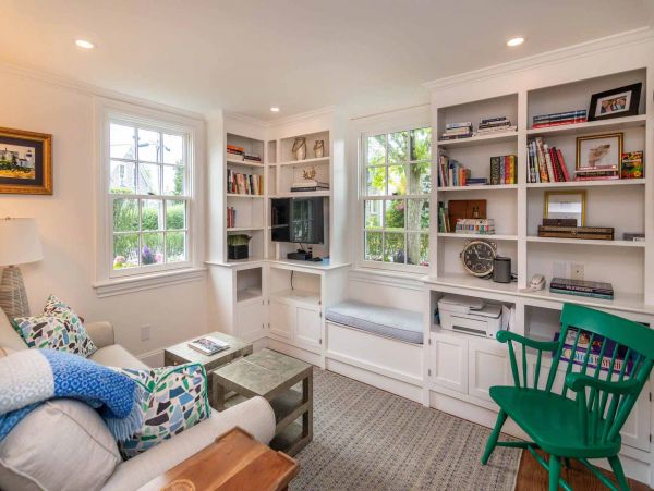 Cape Cod Home 994555