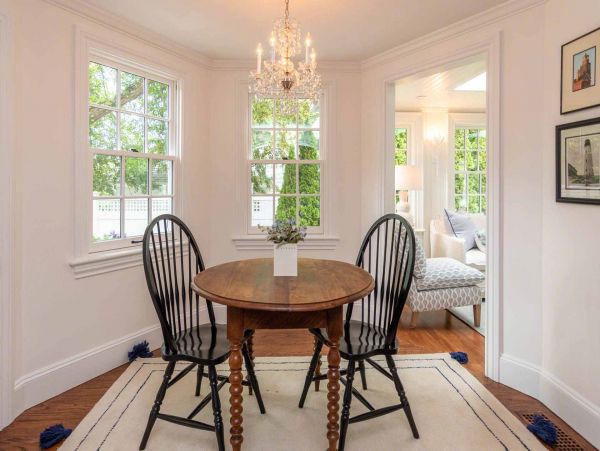 Cape Cod Home 994555