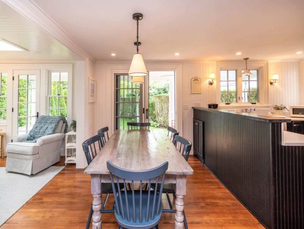 Cape Cod Home 994555