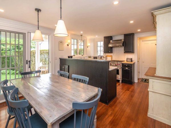 Cape Cod Home 994555