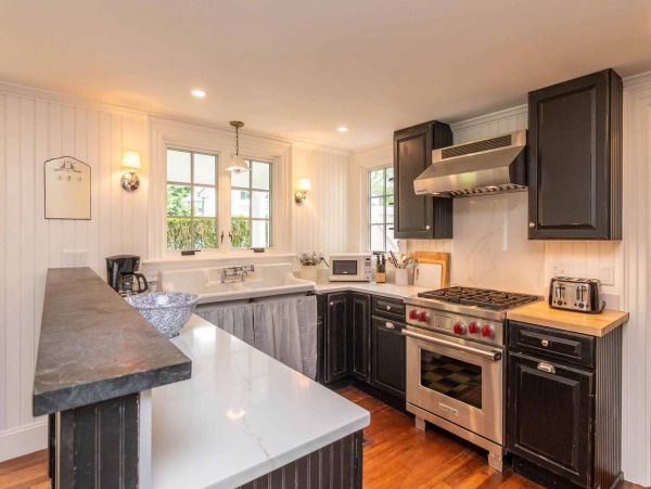 Cape Cod Home 994555