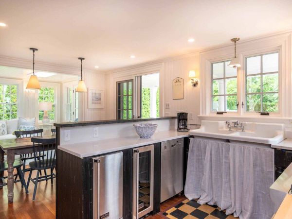 Cape Cod Home 994555