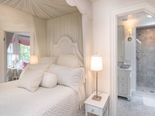 Cape Cod Home 994555