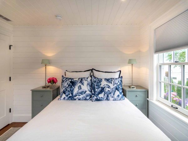 Cape Cod Home 994555