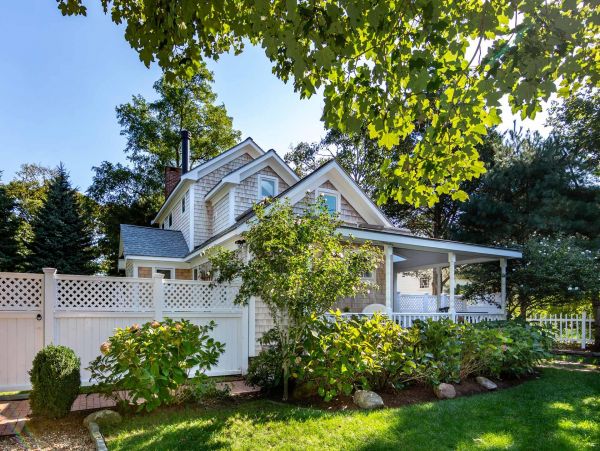 Cape Cod Home 994557