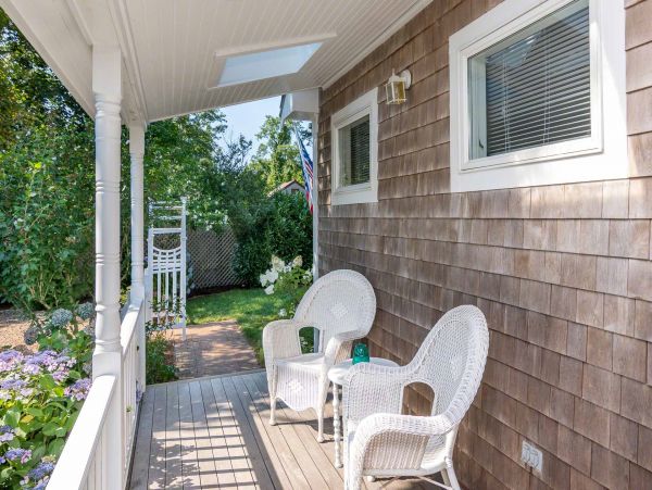 Cape Cod Home 994557