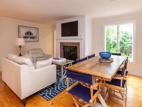 Cape Cod Home 994557
