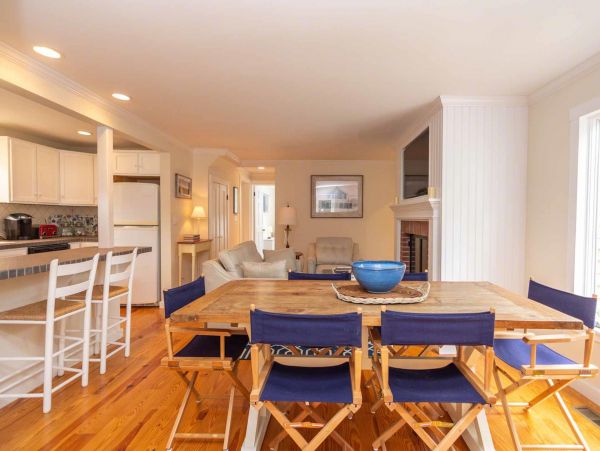 Cape Cod Home 994557