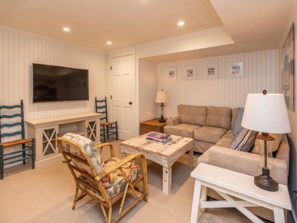 Cape Cod Home 994557