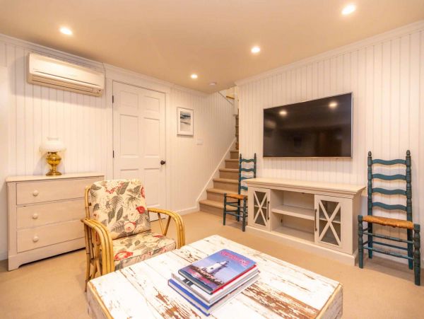 Cape Cod Home 994557