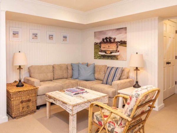 Cape Cod Home 994557