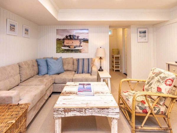 Cape Cod Home 994557