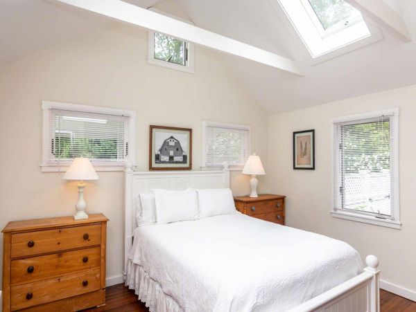 Cape Cod Home 994557
