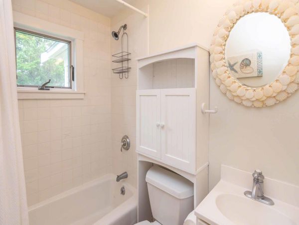 Cape Cod Home 994557