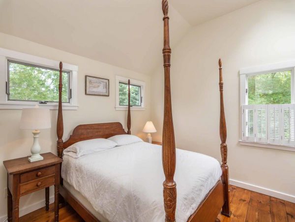 Cape Cod Home 994557